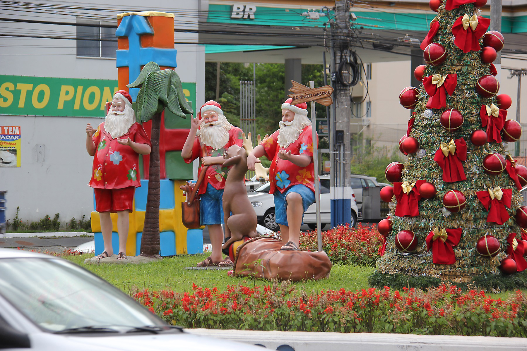 Balneário Camboriú começa a se enfeitar para o Natal(Notícia) - Secretaria de Turismo de Balneário Camboriú Balneário Camboriú começa a se enfeitar para o Natal(Notícia) - Secretaria de Turismo de Balneário Camboriú